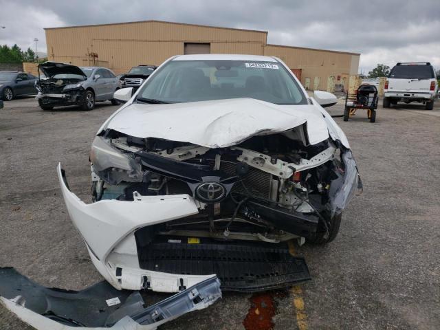 5YFBURHE4JP771425 - 2018 TOYOTA COROLLA L WHITE photo 5