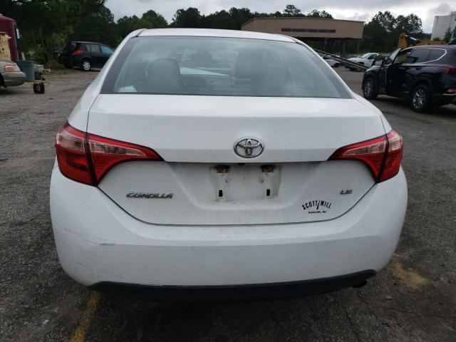 5YFBURHE4JP771425 - 2018 TOYOTA COROLLA L WHITE photo 6