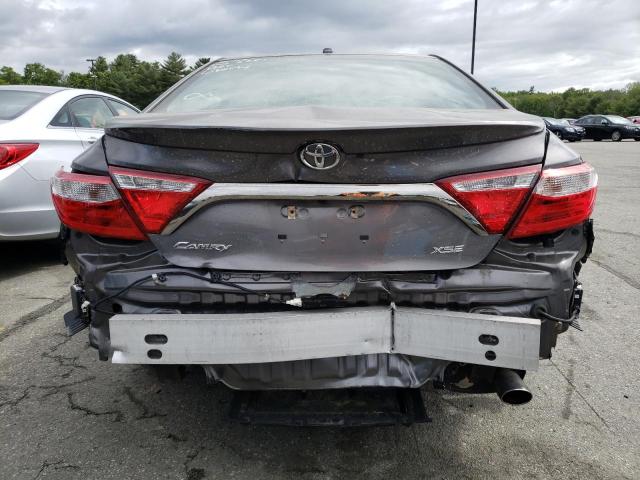 4T1BF1FK3HU698867 - 2017 TOYOTA CAMRY XSE LE GRAY photo 6