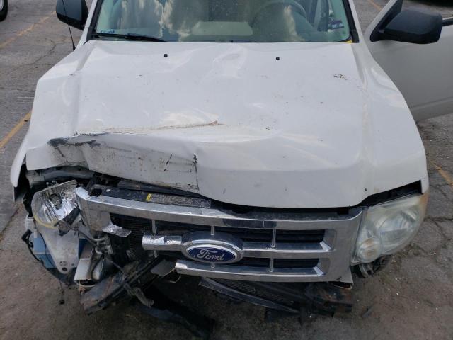 1FMCU0DG0BKB62867 - 2011 FORD ESCAPE XLT WHITE photo 11