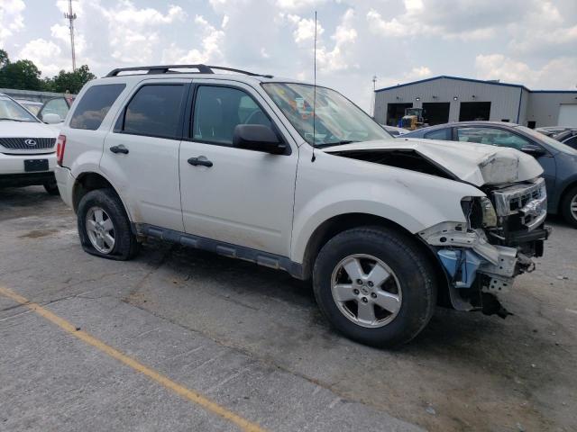 1FMCU0DG0BKB62867 - 2011 FORD ESCAPE XLT WHITE photo 4