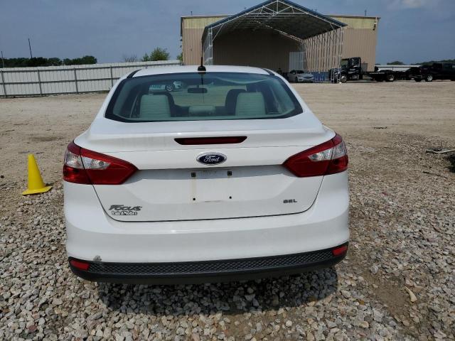 1FAHP3H28CL477869 - 2012 FORD FOCUS SEL WHITE photo 6