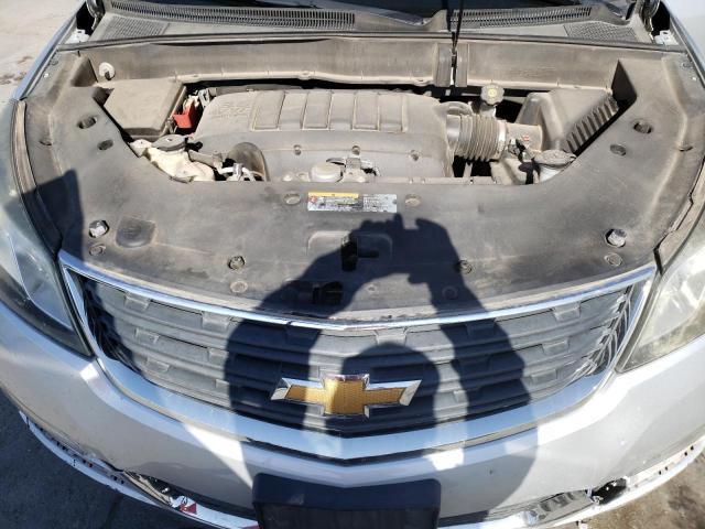 1GNKRFED0HJ328108 - 2017 CHEVROLET TRAVERSE LS SILVER photo 12