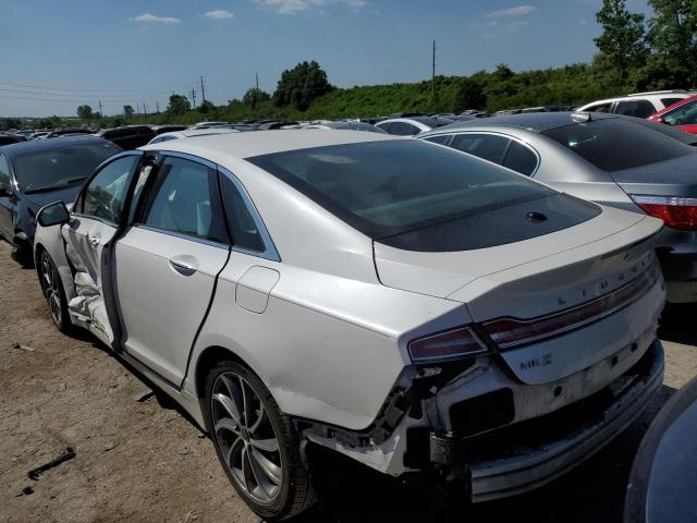 3LN6L5MU6JR620599 - 2018 LINCOLN MKZ HYBRID RESERVE WHITE photo 2