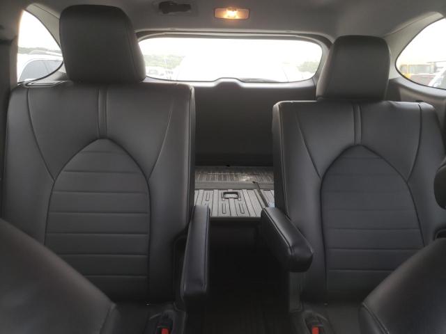 5TDGZRBH9NS183236 - 2022 TOYOTA HIGHLANDER XLE فضي صورة 10