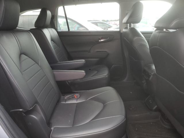 5TDGZRBH9NS183236 - 2022 TOYOTA HIGHLANDER XLE فضي صورة 11