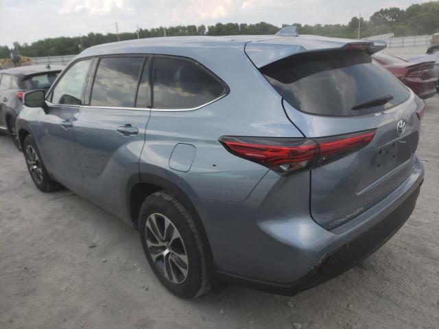 5TDGZRBH9NS183236 - 2022 TOYOTA HIGHLANDER XLE فضي صورة 2