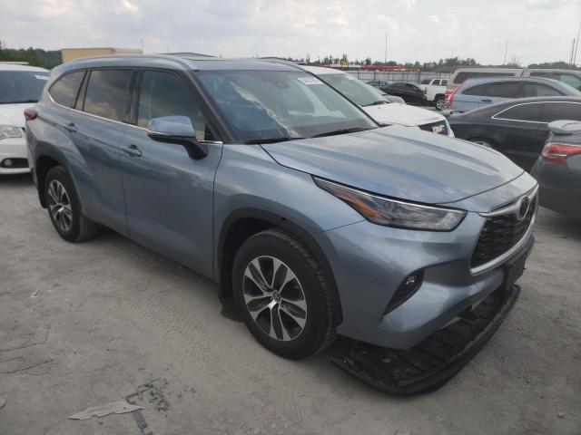5TDGZRBH9NS183236 - 2022 TOYOTA HIGHLANDER XLE فضي صورة 4
