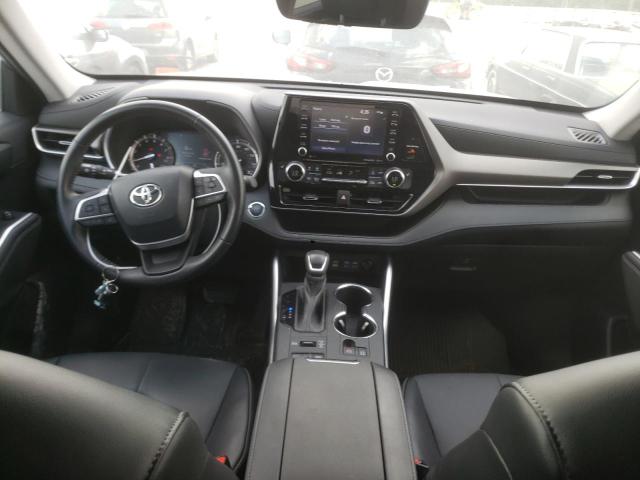 5TDGZRBH9NS183236 - 2022 TOYOTA HIGHLANDER XLE فضي صورة 8