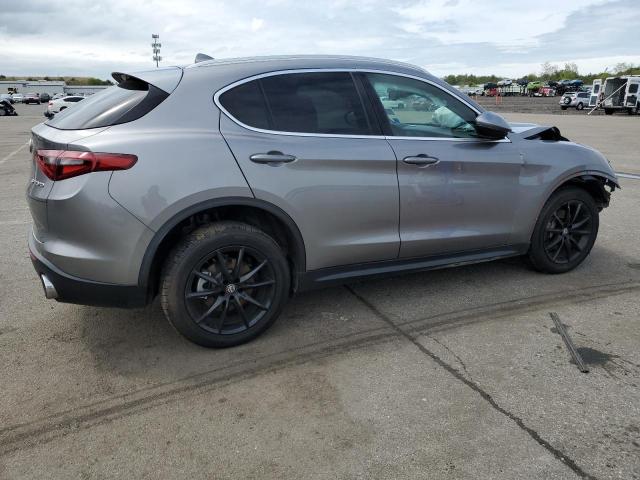 ZASFAKBN3J7B59722 - 2018 ALFA ROMEO STELVIO TI SILVER photo 3