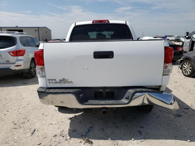 5TFEM5F10AX010575 - 2010 TOYOTA TUNDRA CREWMAX SR5 WHITE photo 6