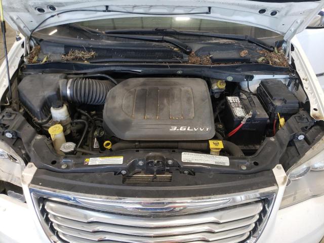 2A4RR8DG2BR784591 - 2011 CHRYSLER TOWN & COU TOURING L WHITE photo 12