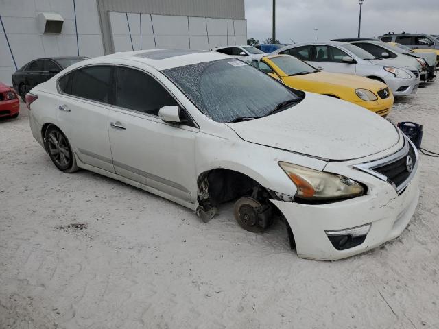 1N4AL3AP7FC239910 - 2015 NISSAN ALTIMA 2.5 WHITE photo 4