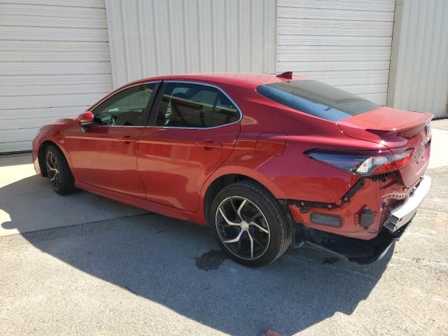 4T1T11AK6PU137782 - 2023 TOYOTA CAMRY SE NIGHT SHADE RED photo 2