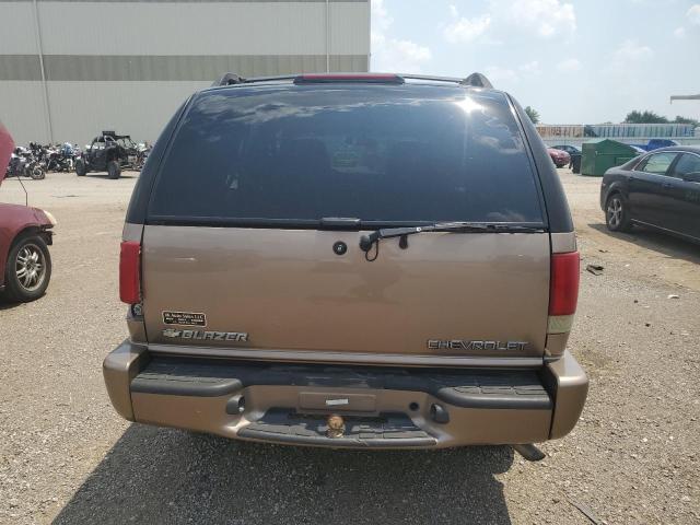 1GNDT13W52K205598 - 2002 CHEVROLET BLAZER BROWN photo 6