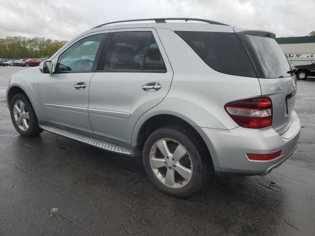 4JGBB86E09A495856 - 2009 MERCEDES-BENZ ML 350 SILVER photo 2