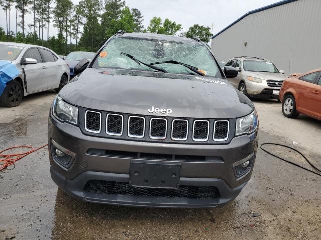 3C4NJDBB6JT169260 - 2018 JEEP COMPASS LATITUDE GRAY photo 5