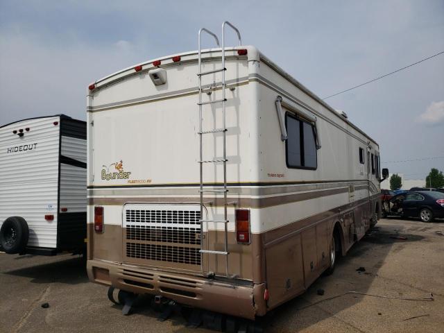 4UZ6XFBC5YCG22747 - 2000 FREIGHTLINER CHASSIS X LINE MOTOR HOME BEIGE photo 4