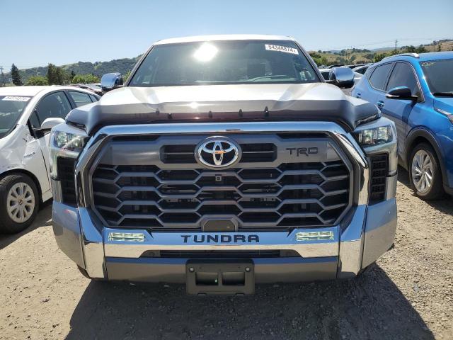 5TFMA5DB0RX133949 - 2024 TOYOTA TUNDRA CREWMAX PLATINUM 银色 照片 5