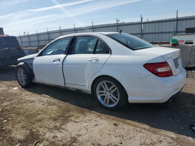 WDDGF4HB1DR267875 - 2013 MERCEDES-BENZ C 250 WHITE photo 2