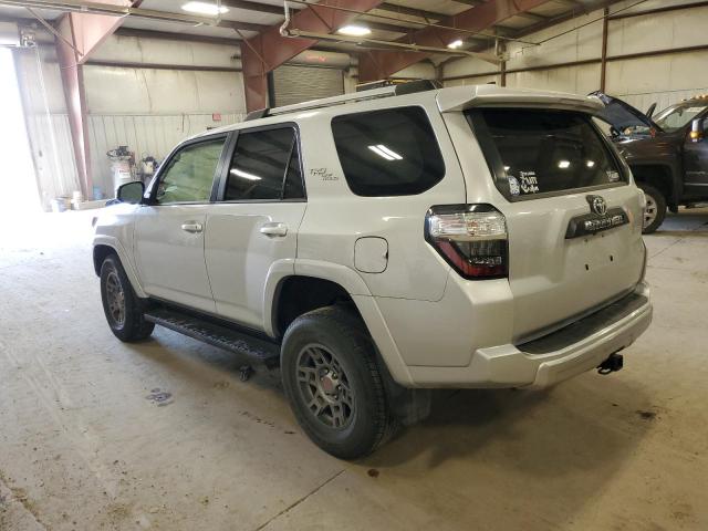 JTEBU5JR6J5572763 - 2018 TOYOTA 4RUNNER SR5/SR5 PREMIUM 银色 照片 2