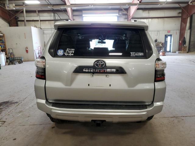 JTEBU5JR6J5572763 - 2018 TOYOTA 4RUNNER SR5/SR5 PREMIUM 银色 照片 6