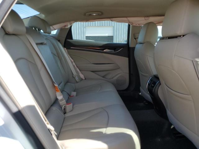 1G4ZP5SS0JU110759 - 2018 BUICK LACROSSE ESSENCE თეთრი ფოტო 10