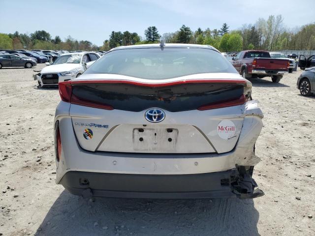 JTDKARFP8H3049875 - 2017 TOYOTA PRIUS PRIM WHITE photo 6