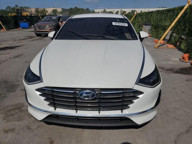 5NPEG4JA5MH121941 - 2021 HYUNDAI SONATA SE WHITE photo 5