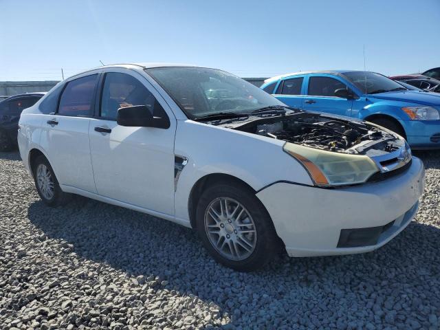 1FAHP35N98W250890 - 2008 FORD FOCUS SE WHITE photo 4