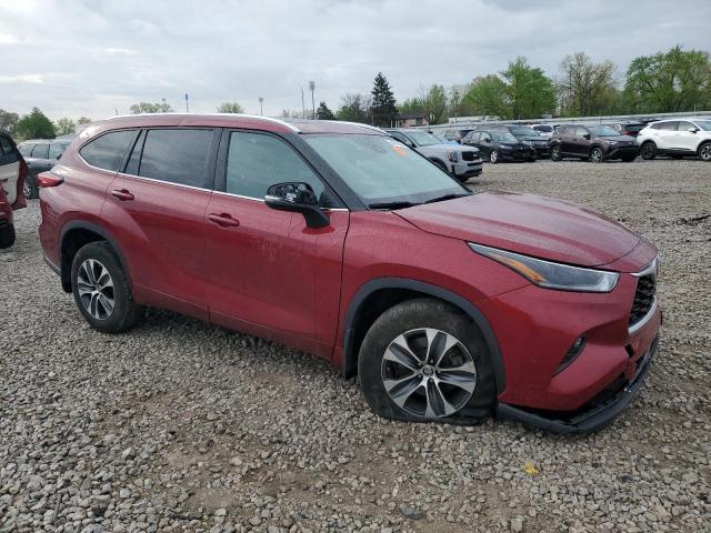 5TDGZRBH2MS529173 - 2021 TOYOTA HIGHLANDER XLE RED photo 4