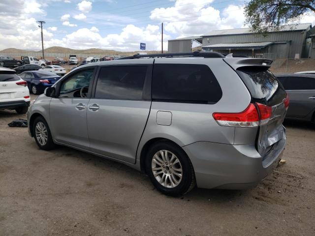 5TDYK3DC4BS077067 - 2011 TOYOTA SIENNA XLE SILVER photo 2