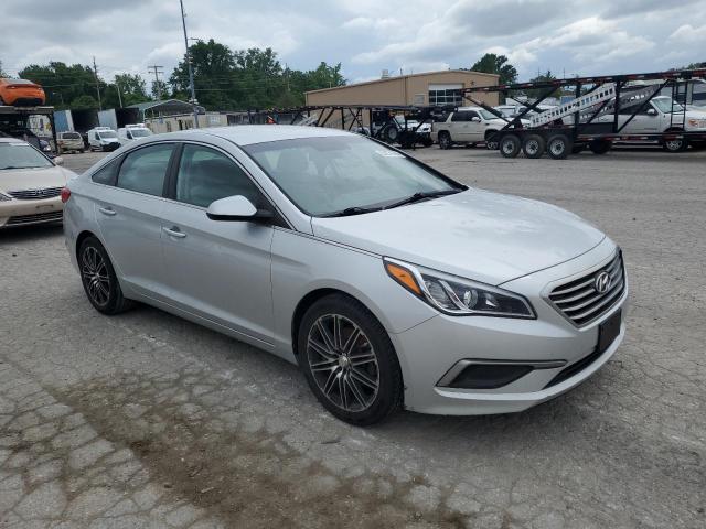 5NPE24AF2HH571143 - 2017 HYUNDAI SONATA SE SILVER photo 4