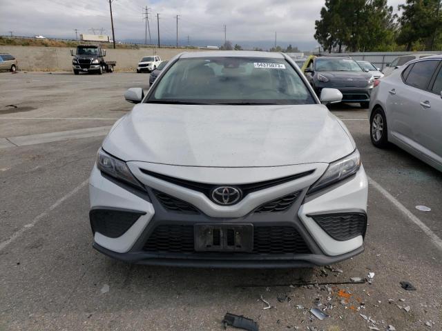 4T1G11AK2PU104991 - 2023 TOYOTA CAMRY SE NIGHT SHADE GRAY photo 5