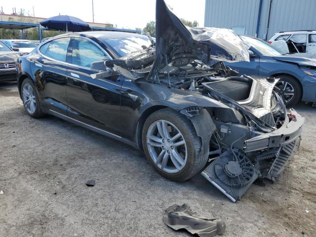 5YJSA1E25FF105326 - 2015 TESLA MODEL S შავი ფოტო 4