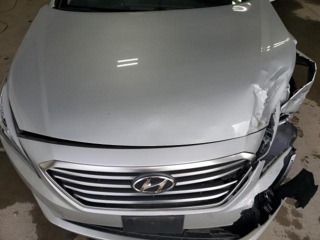 5NPE24AF1FH035796 - 2015 HYUNDAI SONATA SE SILVER photo 11