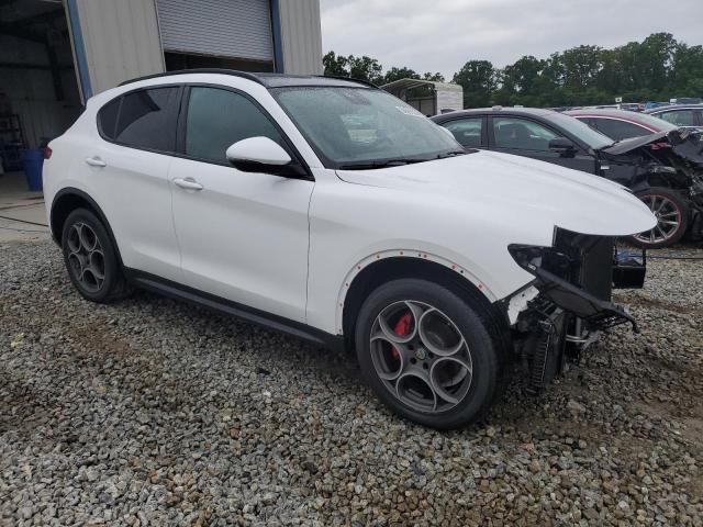 ZASFAKNN3J7B88469 - 2018 ALFA ROMEO STELVIO TI SPORT WHITE photo 4