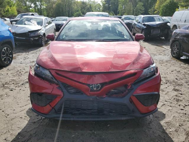 4T1G11AK2PU080904 - 2023 TOYOTA CAMRY SE NIGHT SHADE RED photo 5