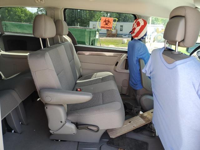 2V4RW4D16AR407883 - 2010 VOLKSWAGEN ROUTAN S WHITE photo 11