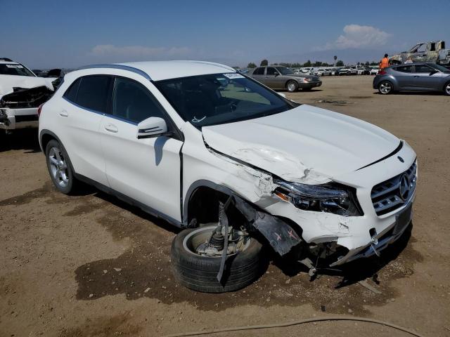 WDCTG4GB5KU007717 - 2019 MERCEDES-BENZ GLA 250 4MATIC WHITE photo 4