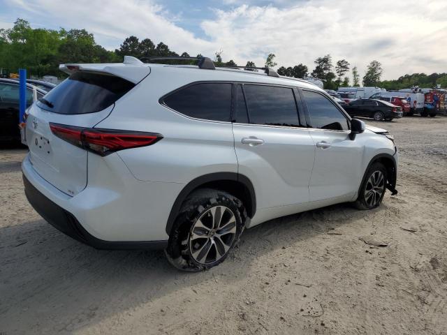 5TDGZRAH5NS544477 - 2022 TOYOTA HIGHLANDER XLE WHITE photo 3