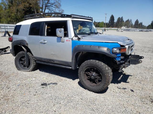 JTEBU11F570070332 - 2007 TOYOTA FJ CRUISER SILVER photo 4