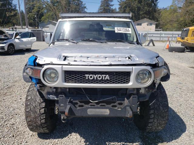 JTEBU11F570070332 - 2007 TOYOTA FJ CRUISER SILVER photo 5