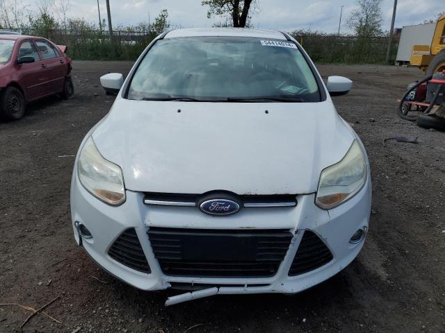 1FAHP3K28CL322201 - 2012 FORD FOCUS SE WHITE photo 5