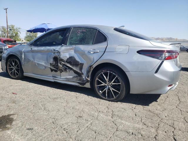 4T1T11BK4PU082831 - 2023 TOYOTA CAMRY SE NIGHT SHADE SILVER photo 2
