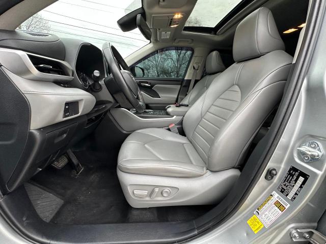 5TDHZRBH2NS163799 - 2022 TOYOTA HIGHLANDER XLE SILVER photo 12
