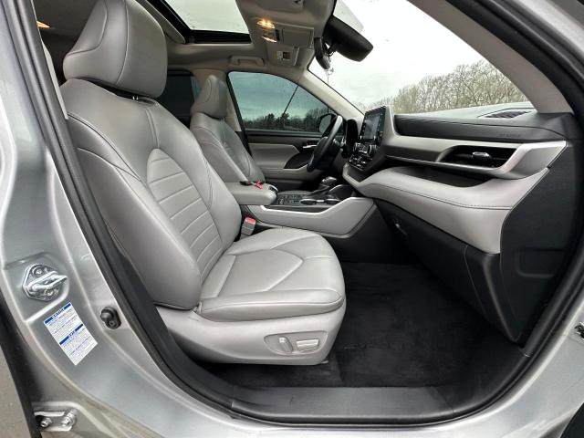 5TDHZRBH2NS163799 - 2022 TOYOTA HIGHLANDER XLE SILVER photo 5