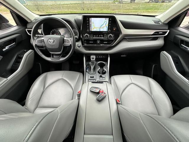 5TDHZRBH2NS163799 - 2022 TOYOTA HIGHLANDER XLE SILVER photo 9