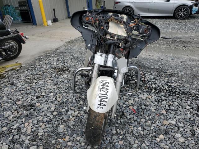 1HD1FCW116Y623141 - 2006 HARLEY-DAVIDSON FLHTCUI 白色 照片 2