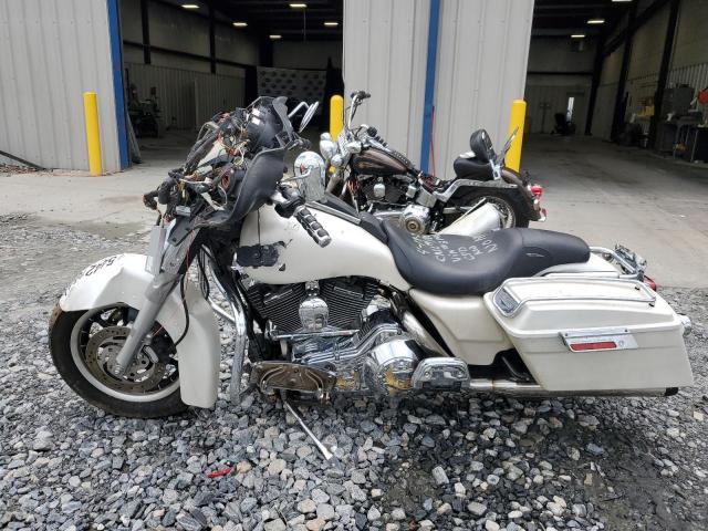 1HD1FCW116Y623141 - 2006 HARLEY-DAVIDSON FLHTCUI 白色 照片 3